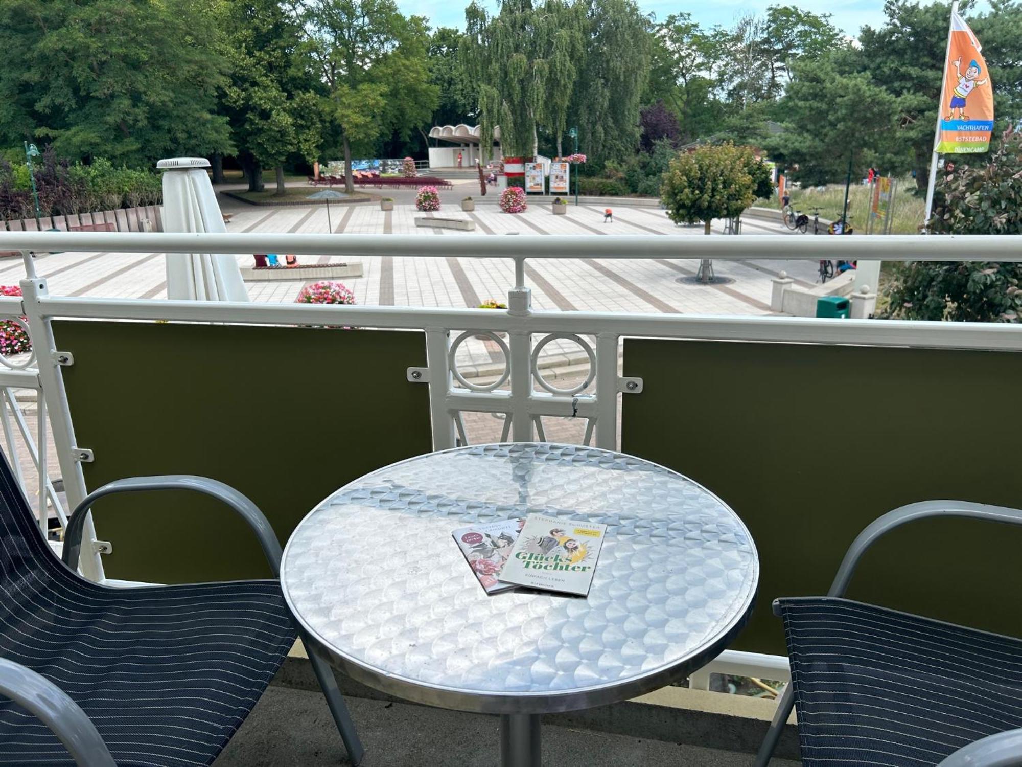Doppelzimmer mit Balkon und Meerblick
